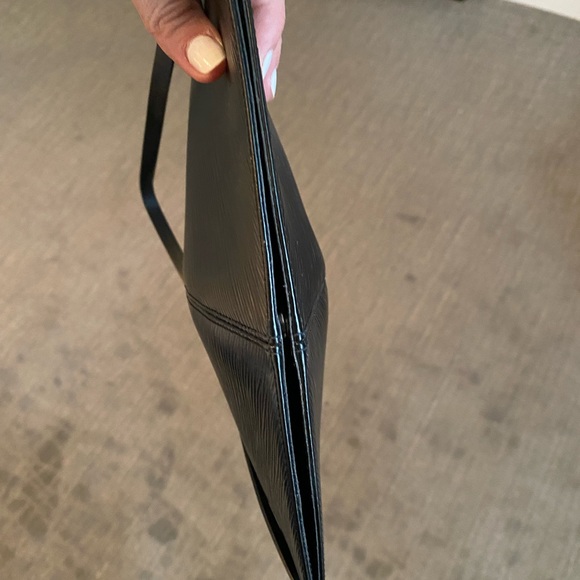 Authentic Louis Vuitton Epi Pochette with shoulder strap - Picture 7 of 13